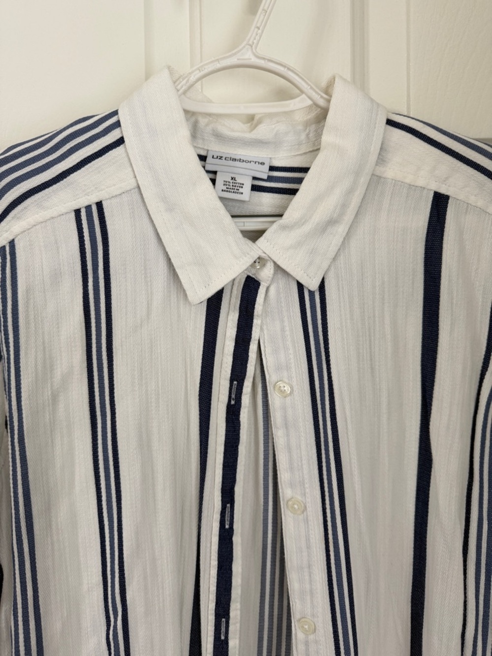 Liz Claiborne Blue & White Vertical Striped Long Sleeve Woven Button Up Top - Picture 2 of 6